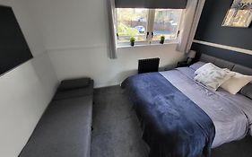 Stylish Home In Linlithgow With Free Parking